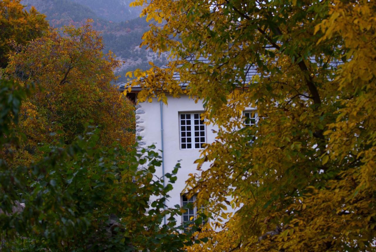 Maison Cimarron Bed and Breakfast Chateauroux-les-Alpes Exteriör bild