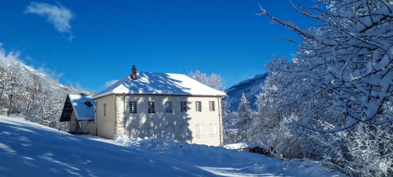 Maison Cimarron Bed and Breakfast Chateauroux-les-Alpes Exteriör bild